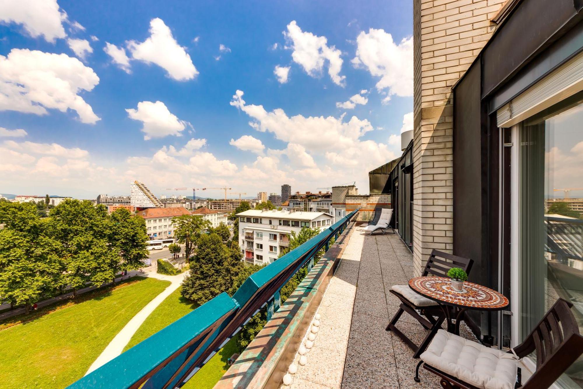 Luxe Penthouse With A Castle View リュブリャナ エクステリア 写真